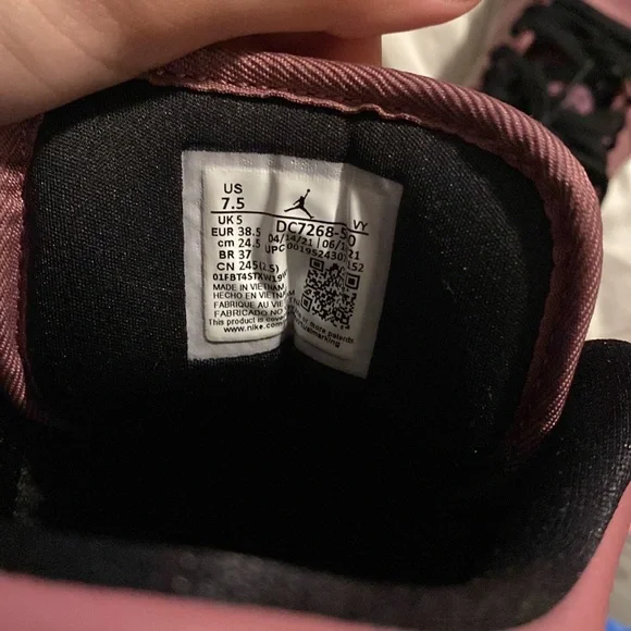 Air Jordan 1 Low - Picture 5 of 6